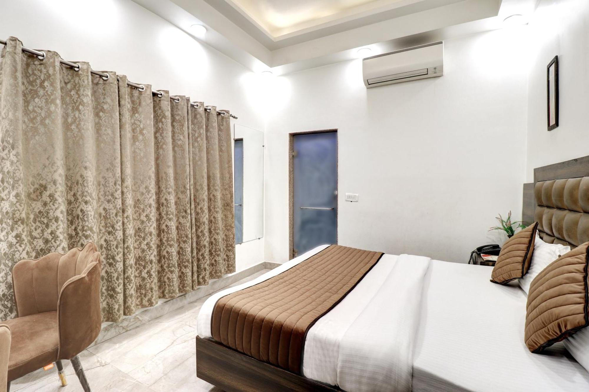 Hotel Emporio Dx - New Delhi Railway Station - Paharganj Eksteriør billede