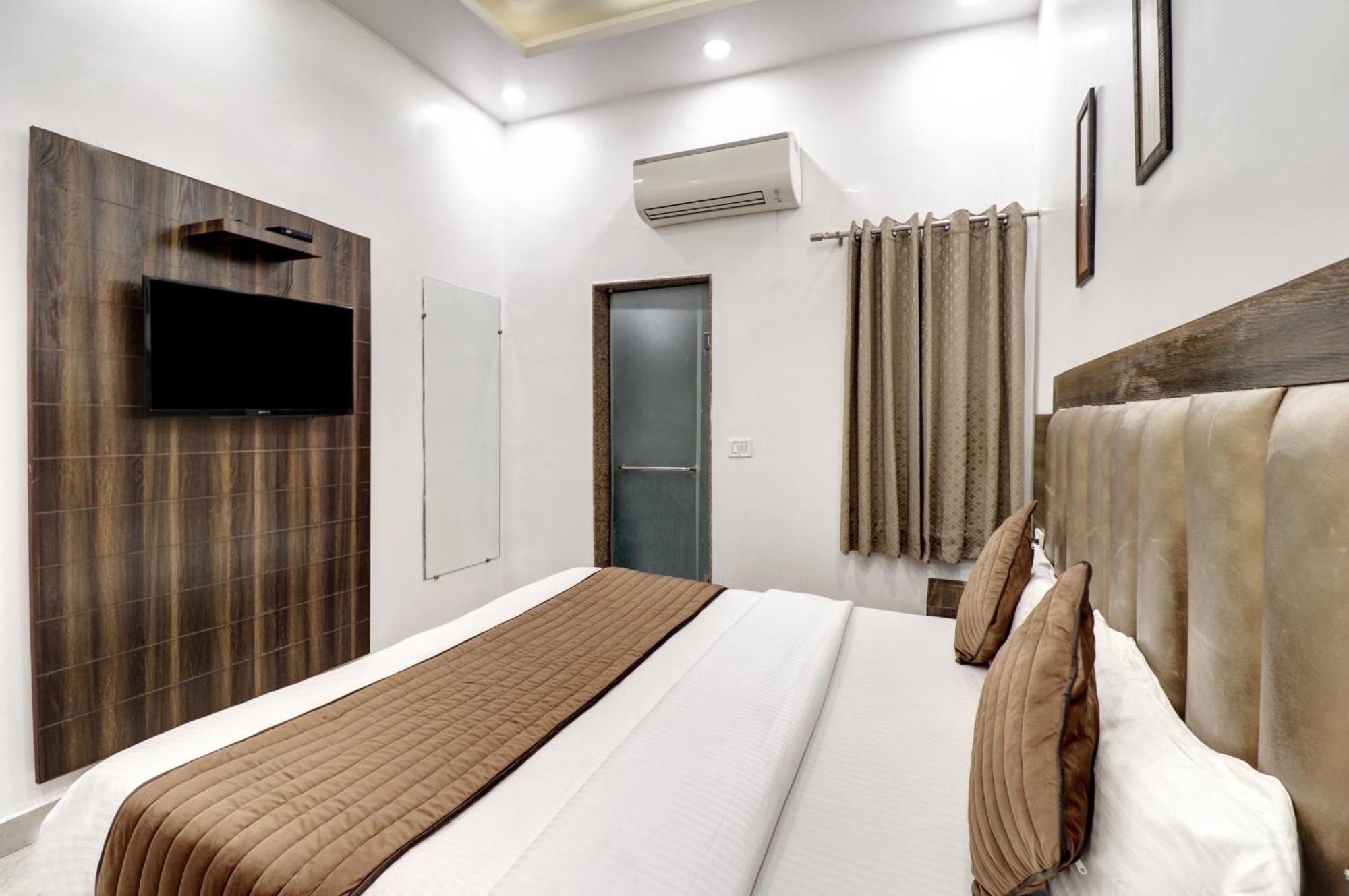 Hotel Emporio Dx - New Delhi Railway Station - Paharganj Eksteriør billede